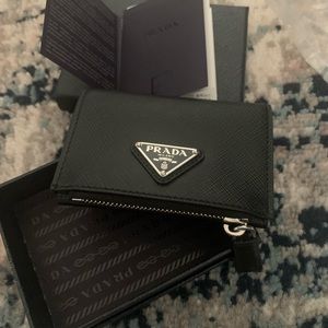 Prada women wallet Italia leather 100% new